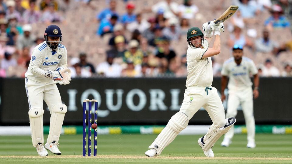 Ind vs Aus 1st Test: 4 பேட்ஸ்மேன்கள் அரை சதம், பாக்ஸிங் டே டெஸ்டை அமர்க்களமாக தொடங்கிய ஆஸி., அணி.. நடுவர் செய்த சாதனை